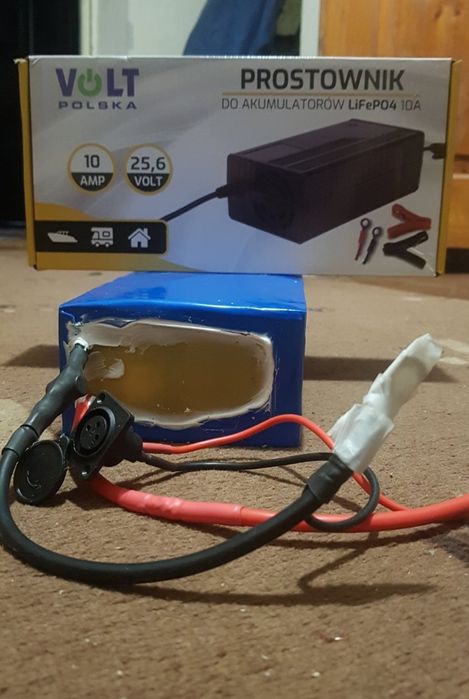 Батарея з залізофосфатних елементів