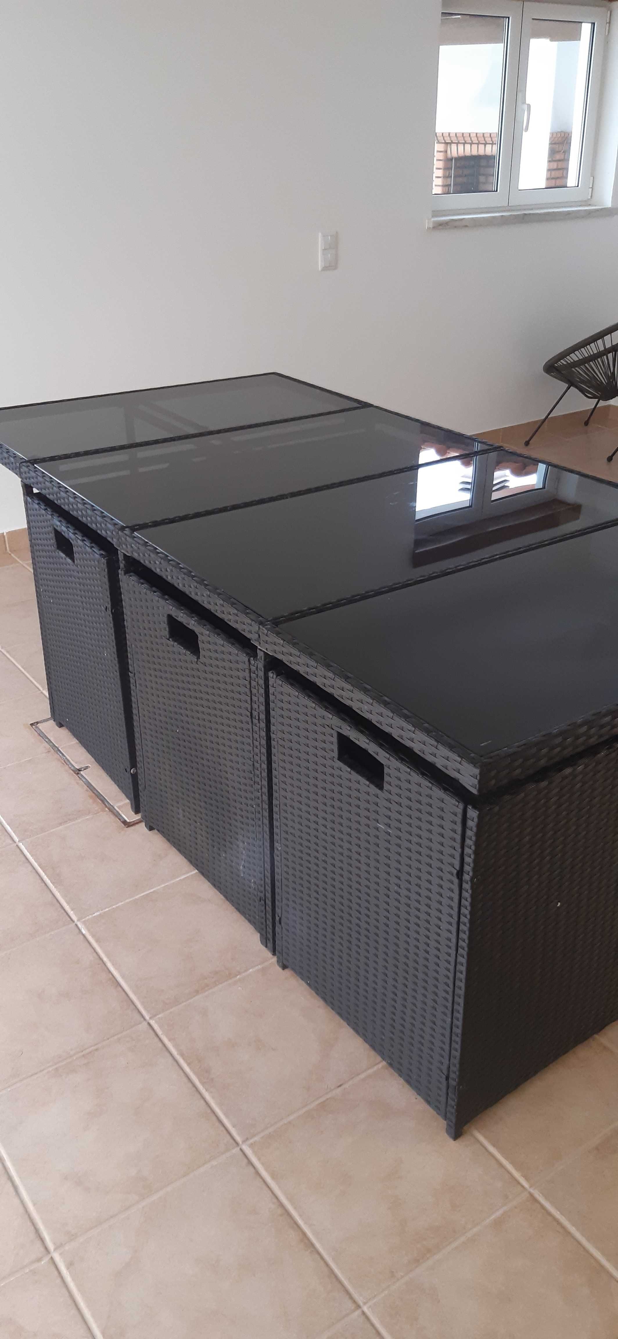 Mesa de exterior com 6 cadeiras
