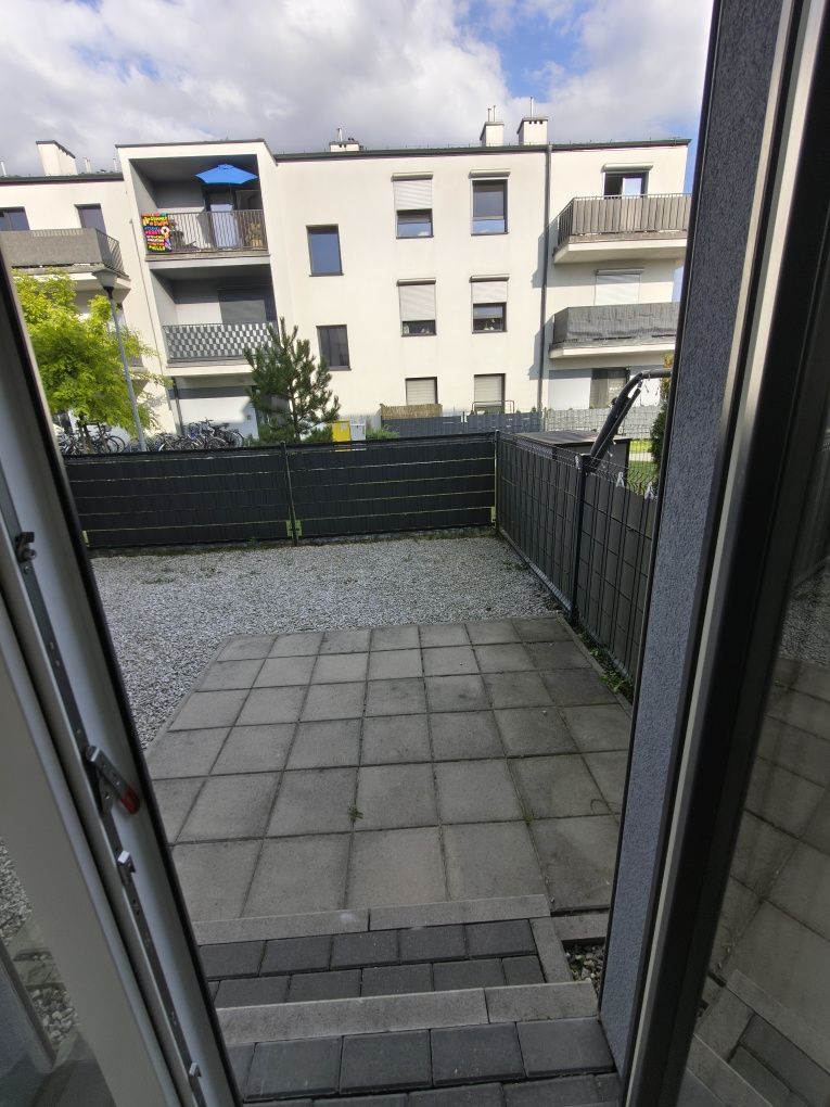 Wynajmę mieszkanie Środa Wielkopolska parter dwa pokoje.1700zł.