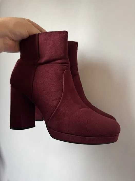 Сапожки цвета бордо на каблуках 42-43 р. замшевые