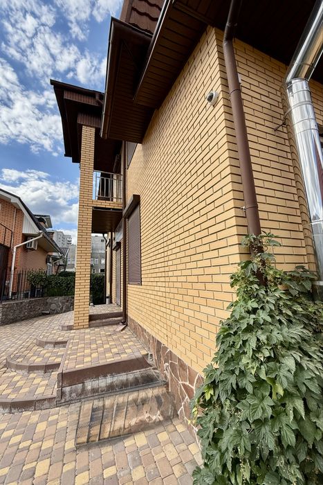 Оренда Комерція 97–290 м², Обухів - Школа