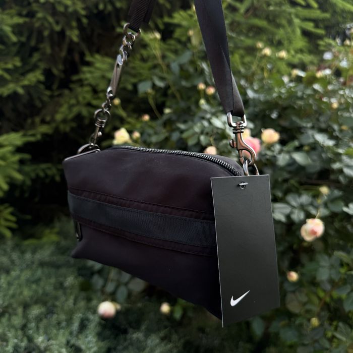 Nike crossbody futura