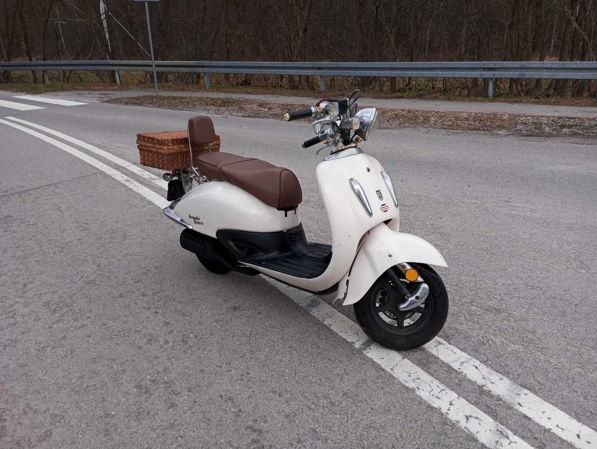 Skuter RETRO 50CM 4T czterosuwowy rozrusznik typu Vespa Lambretta 2016