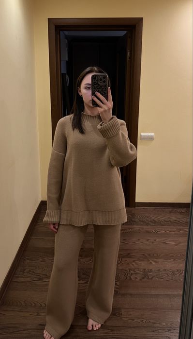 Вʼязаний костюм