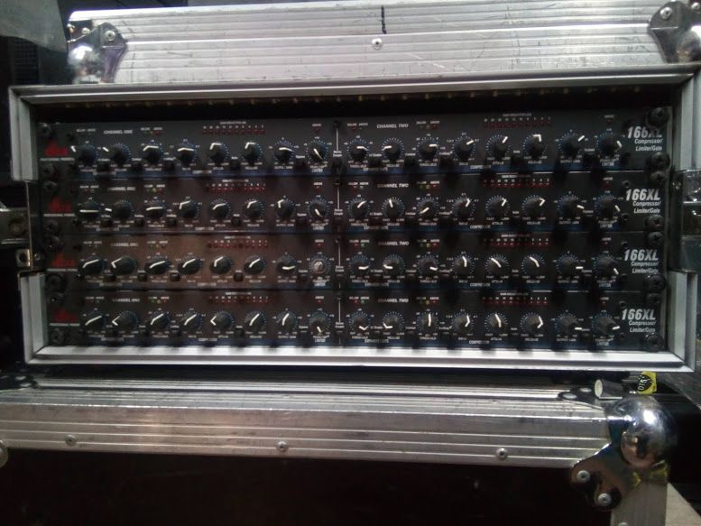 Продаю 2 канальный компрессор DBX 166 XL,