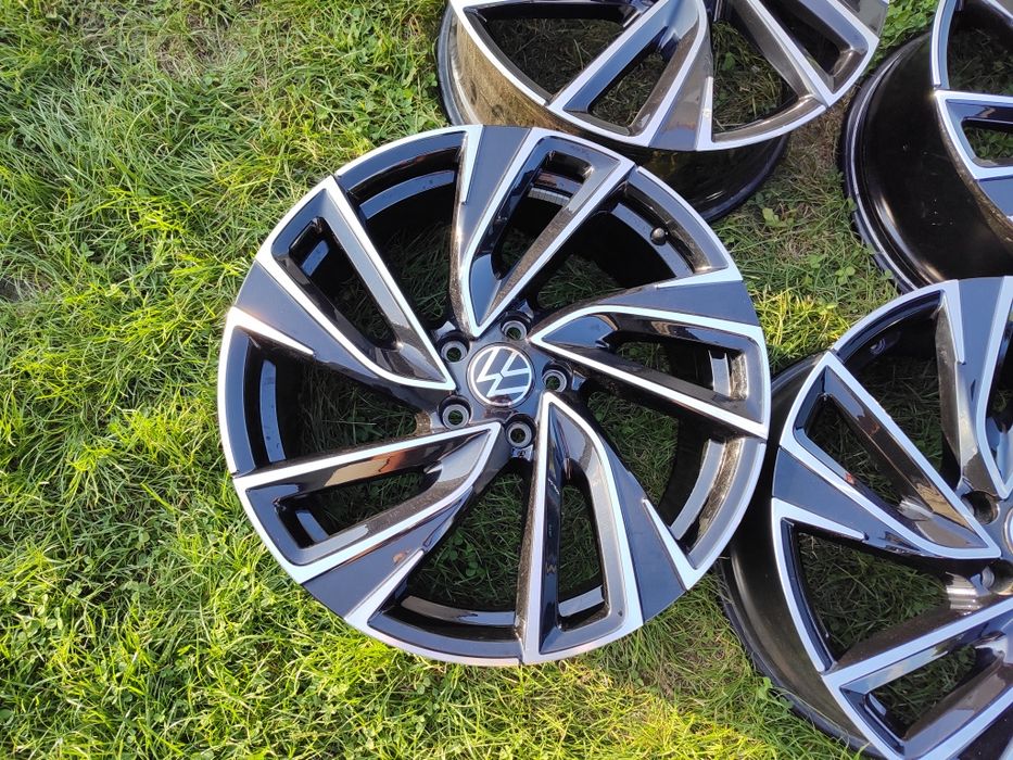 Felgi Volkswagen Golf 8 GTI GTD R 5x112 R19 OE Borbet