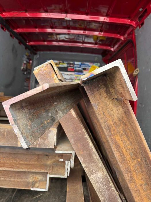 Металевий кут. Стелаж порізаний товщина кута 5-6мм. Дуже міцний