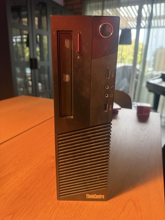 Komputer stacjonarny z monitorem