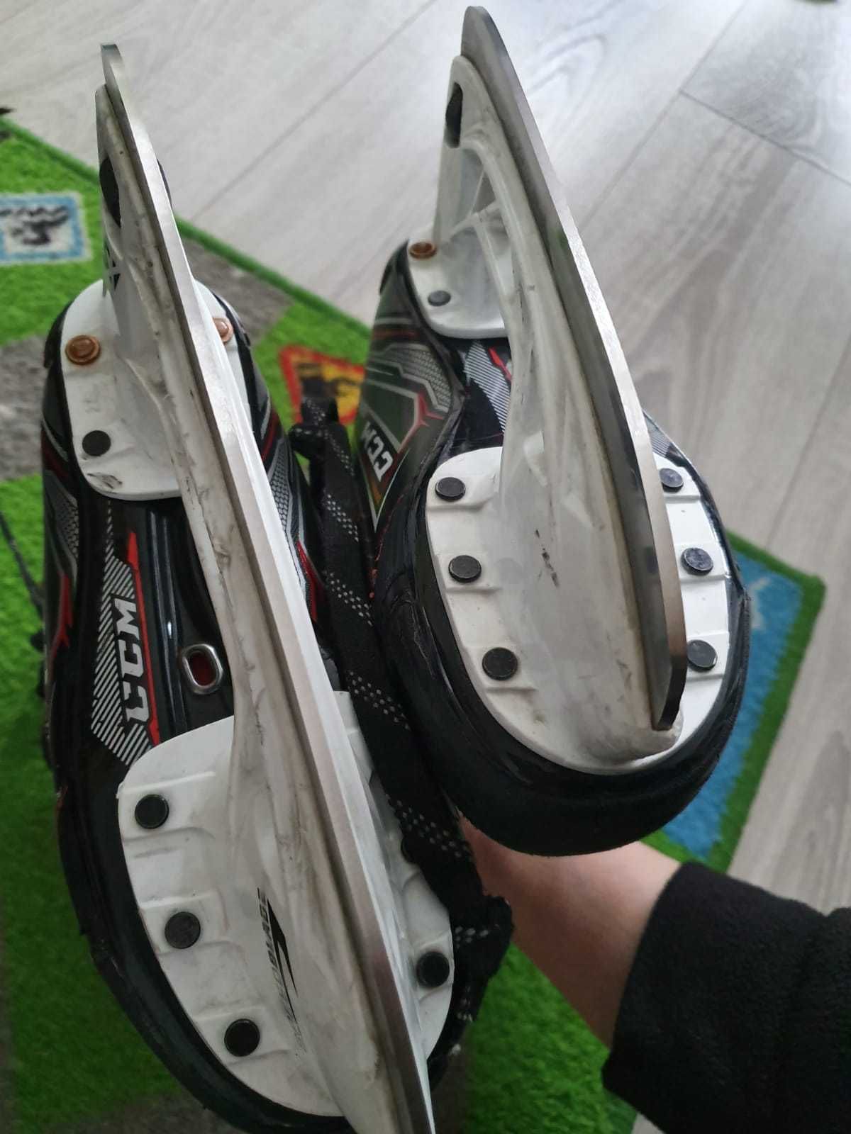 Łyżwy hokejowe CCM Jetspeed FT470 roz.33 EU