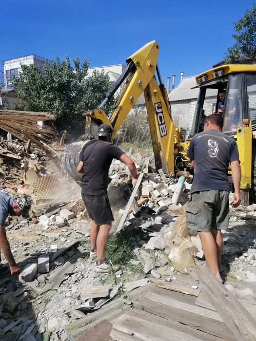 Демонтаж-ные работы ветхих построек, домов Бетонные работы фундамент