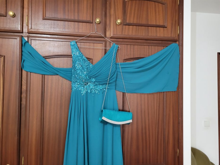 Vestido veste desde S ao M atras é elástico