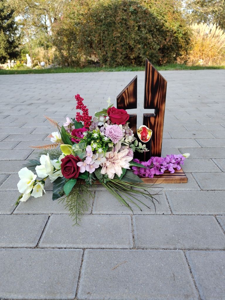 Stroik kompozycja na cmentarz w lampionie, latarnia lub krzyż
