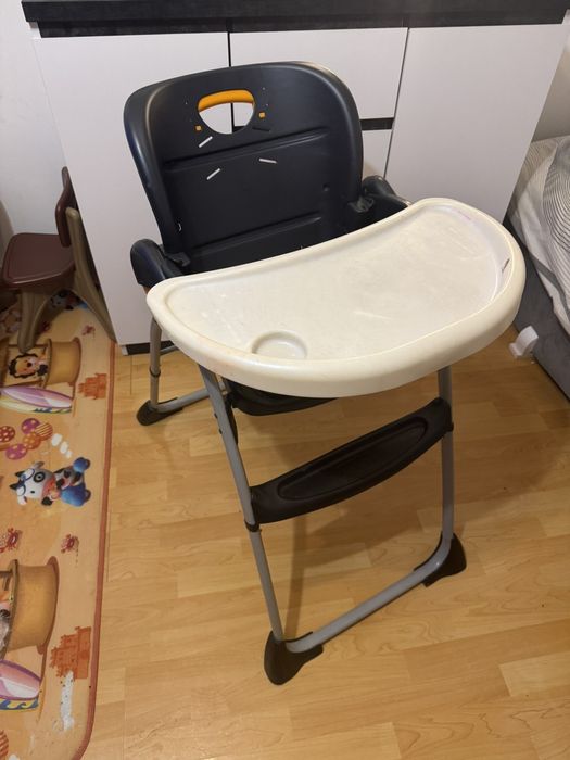 Годувальний столик.