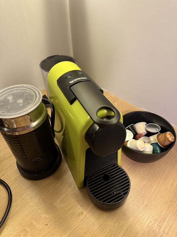 Ekspres do kawy Nespresso+ Spieniacz do mleka