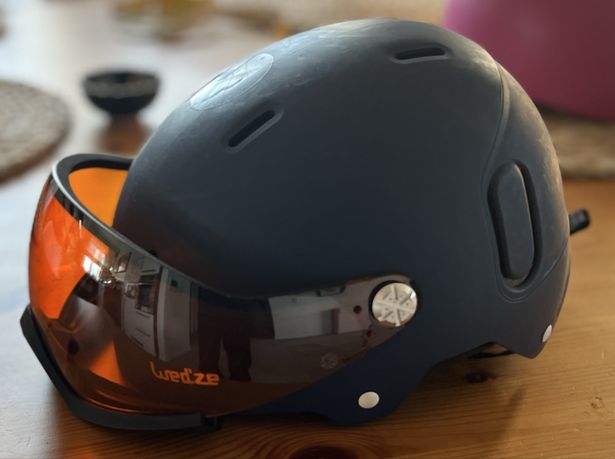 Kask narciarski z goglami