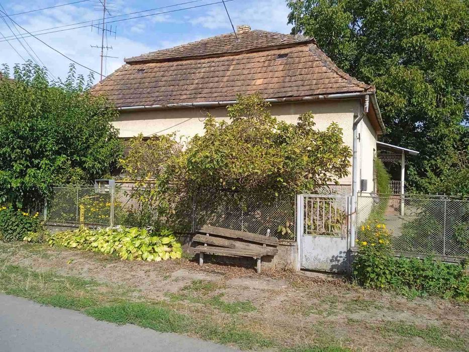 Будинок 4 кімнати на великій землі 30 соток с. Мочола 5 км до Берегова