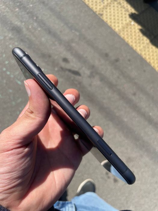 Продам айфон iphone 11 128Gb black 90% все працює