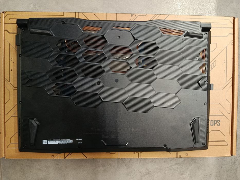 Laptop Msi Bravo 17 D7VFK-091XPL 17,3''/Ryzen7/32GB/1TB/NoOS