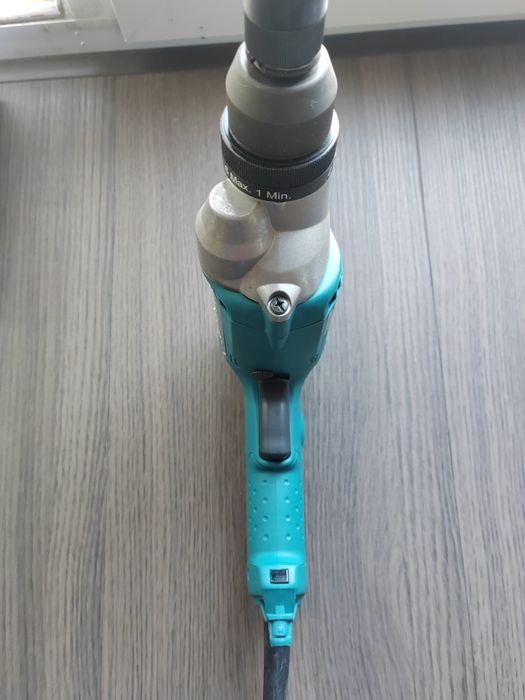 Шуруповерт по гипсокартону Makita FS2700