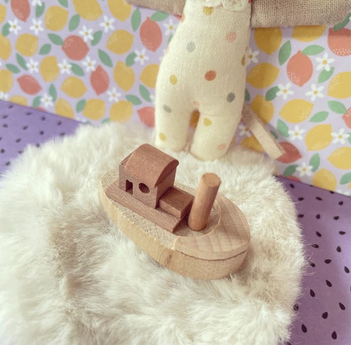 Drewniana zabawka statek dla myszek maileg lalki barbie mini