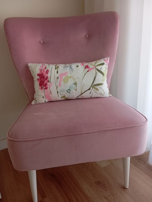 Cadeirão/ poltrona cor de rosa