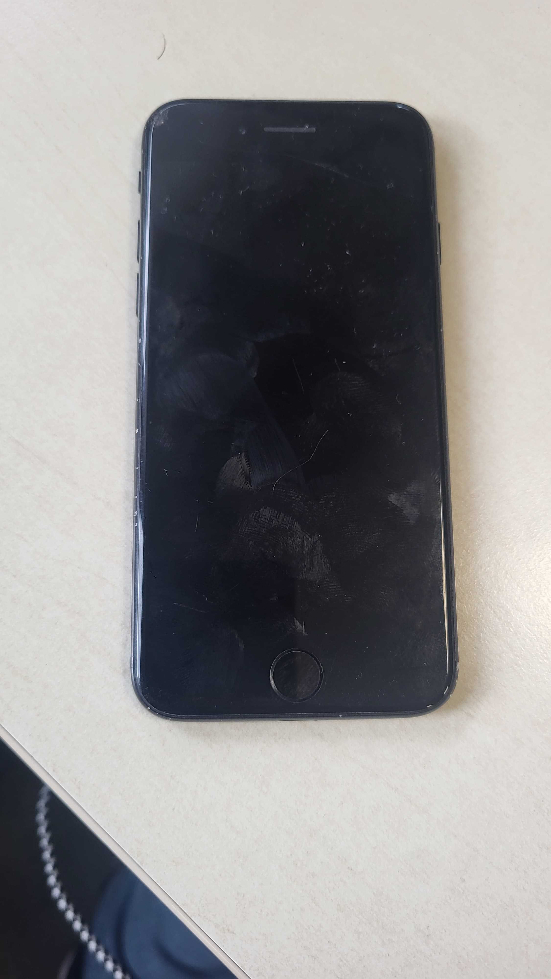 iPhone 7 - uszkodzony. Nie włącza się.
