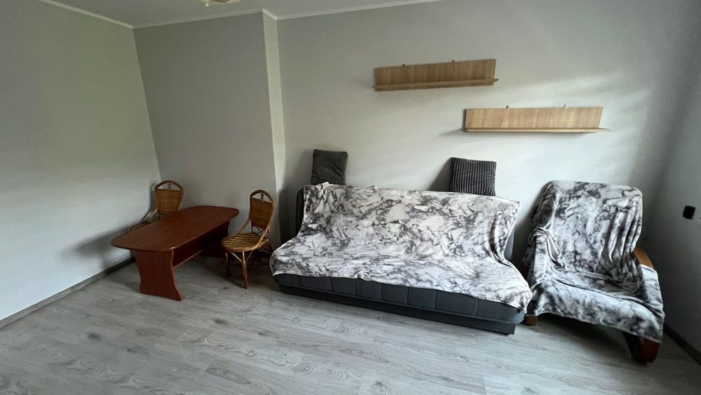 Pokój w mieszkaniu trzypokojowym.