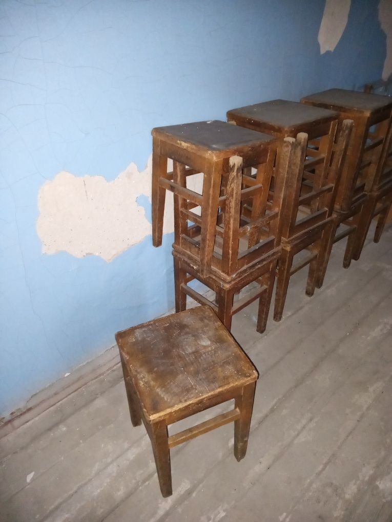 Шкільні парти стільці
