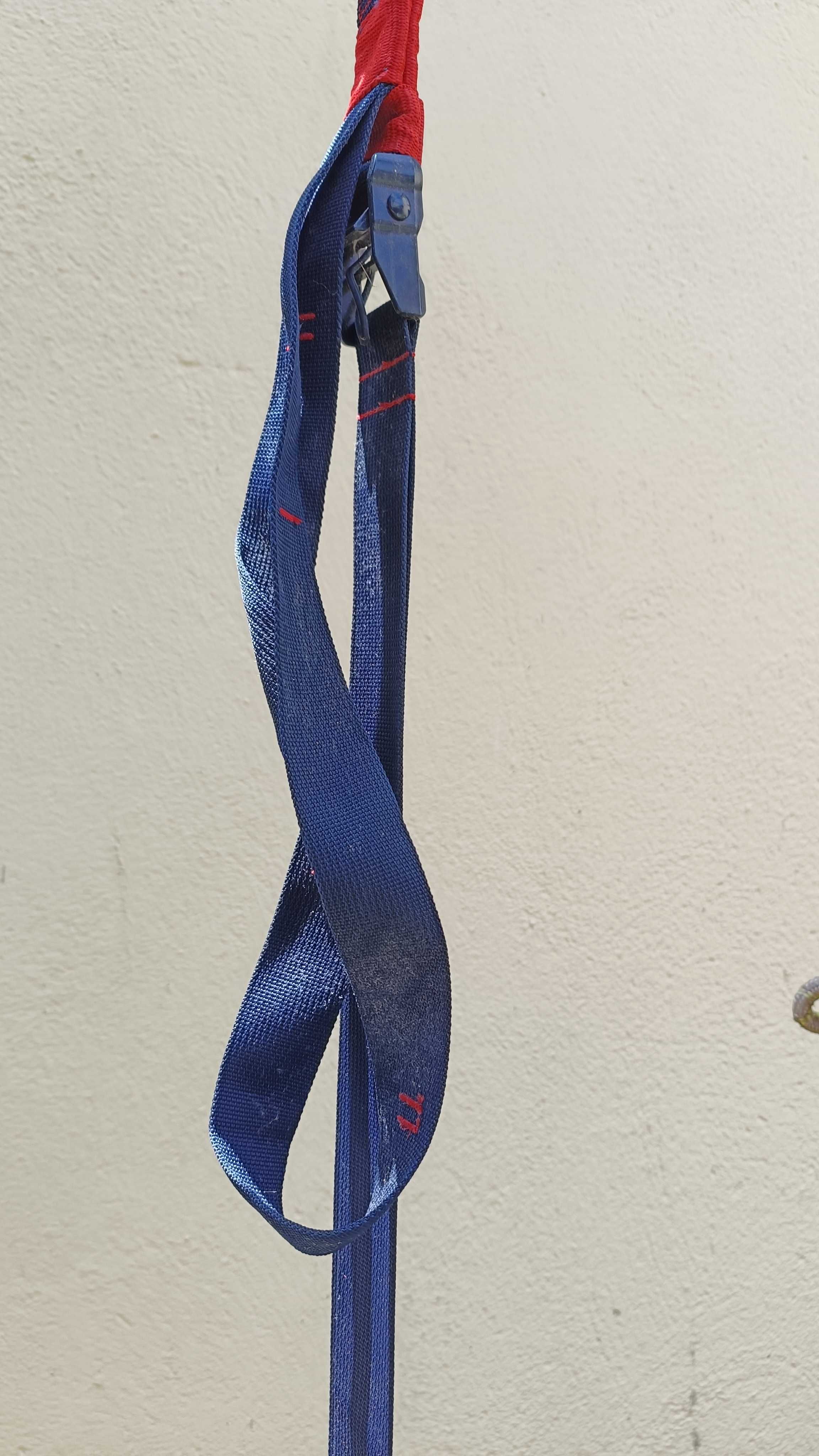 Equipamento de treino com suspensão