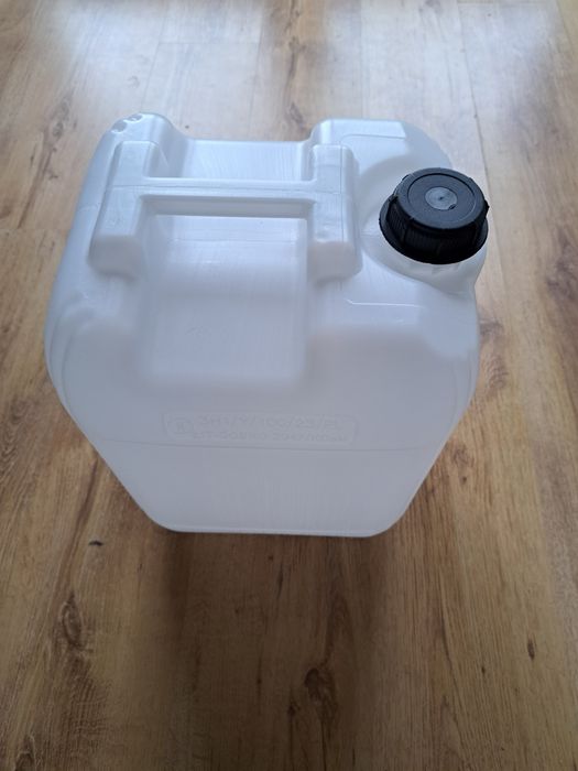 Bańki karnistry pojemniki