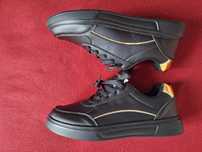 Damskie nowe buty sportowe.