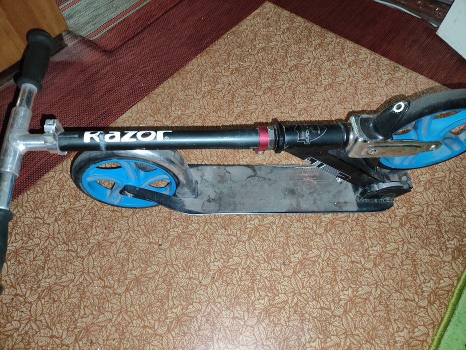 Самокат Razor для дорослих і підлітків