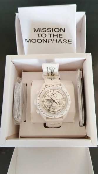 Swatch x Omega Bioceramiczny zegarek Mission To Moonphase Snoopy Black