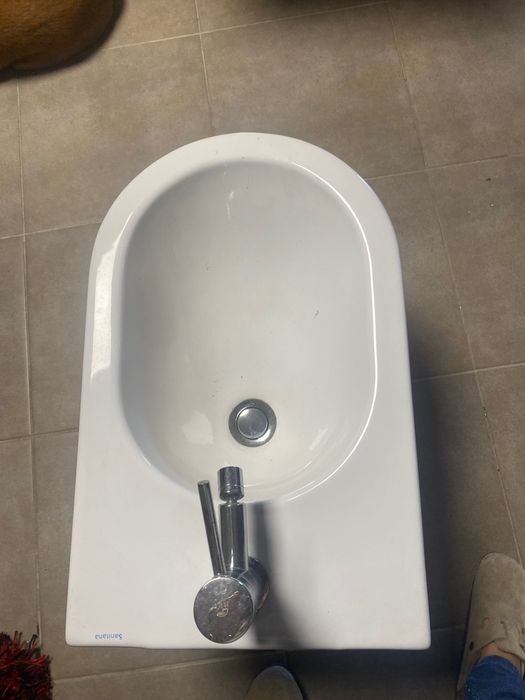 Bidé com torneira