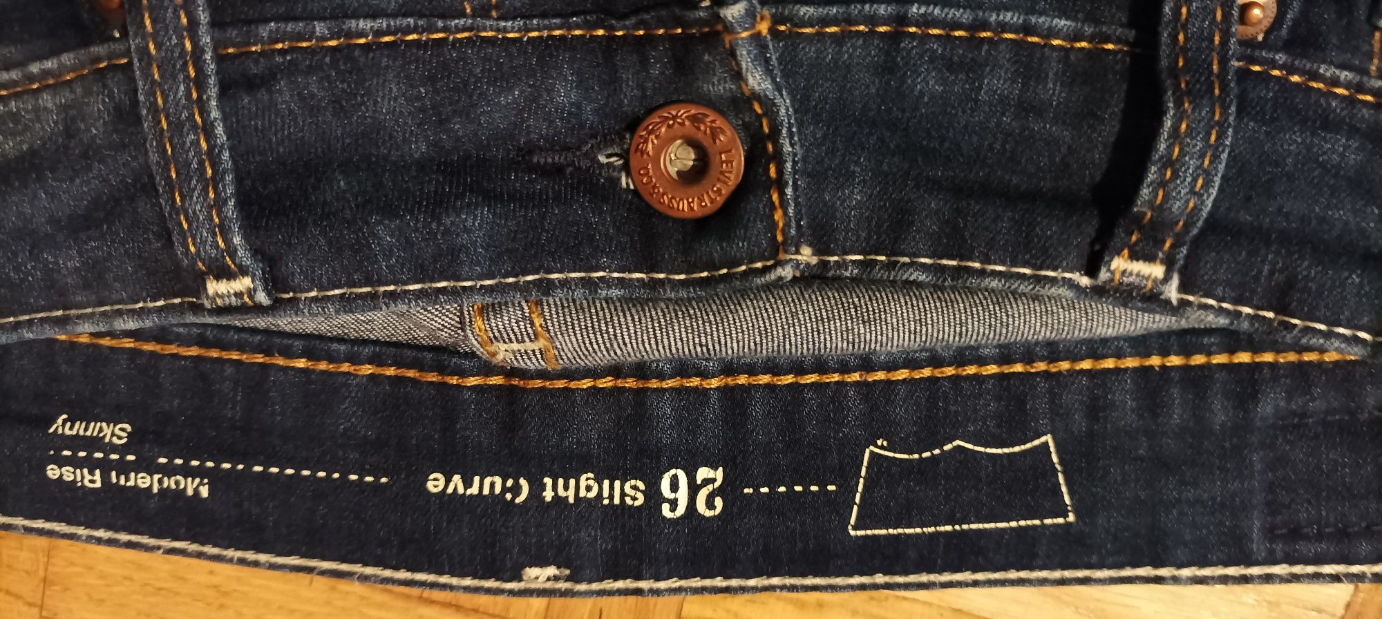 Spodnie jeansy Levi's Slight Curve 26