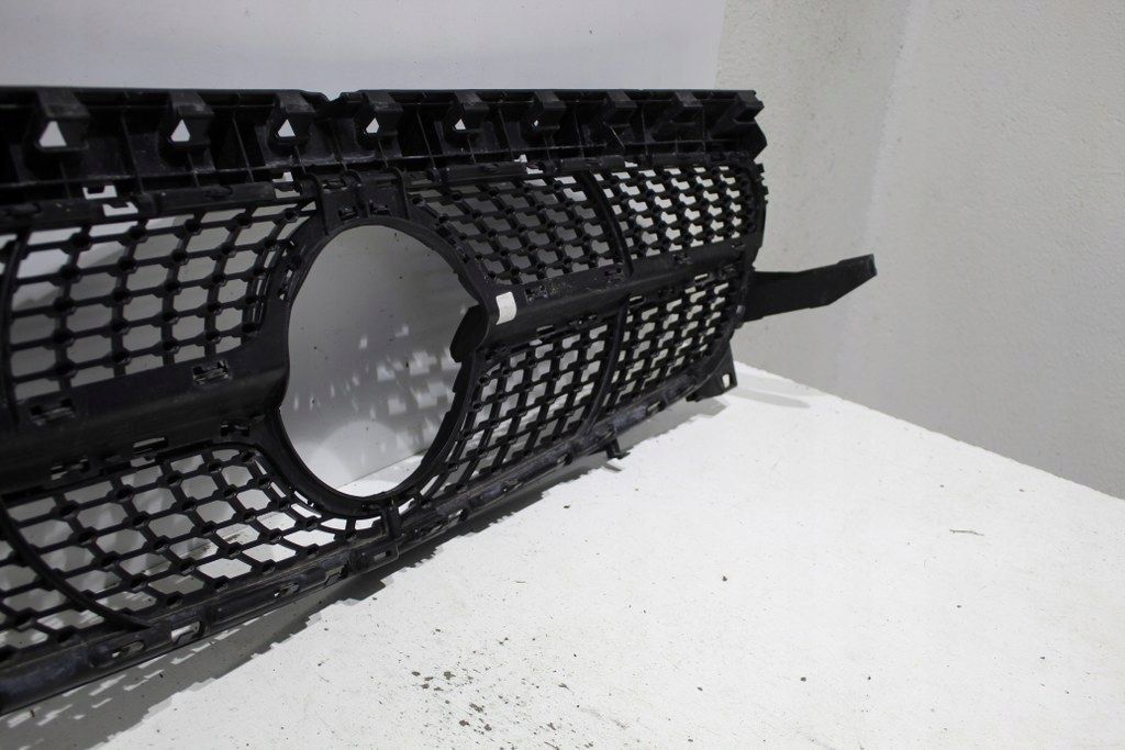 Mercedes CLA W117 Lift Grill