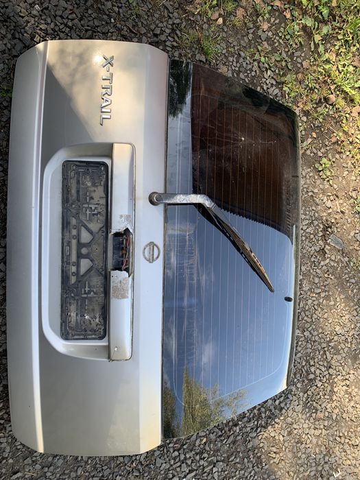 Кришака багажника фонарь ляда Nissan X-trail T30