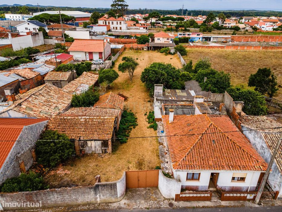 Moradia + 2 terrenos urbanos na Vieira de Leiria