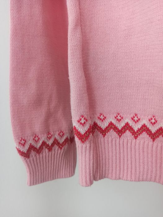 Różowe sweterki świąteczne w różnych rozmiarach