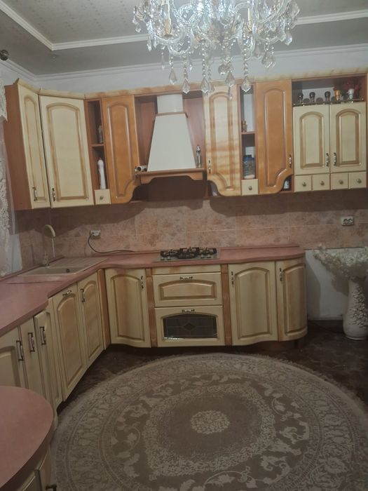 Продаю кухоний набор в хорошом состояніє .