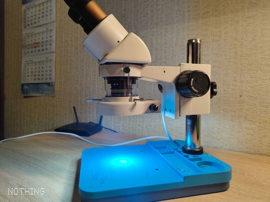 Мікроскоп бінокулярный.