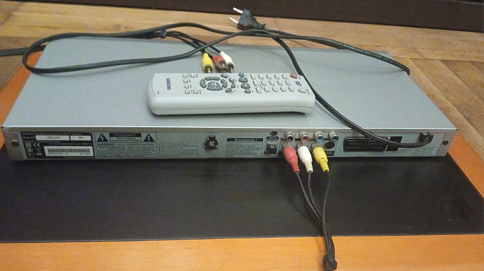 DVD-програвач Samsung DVD-P355