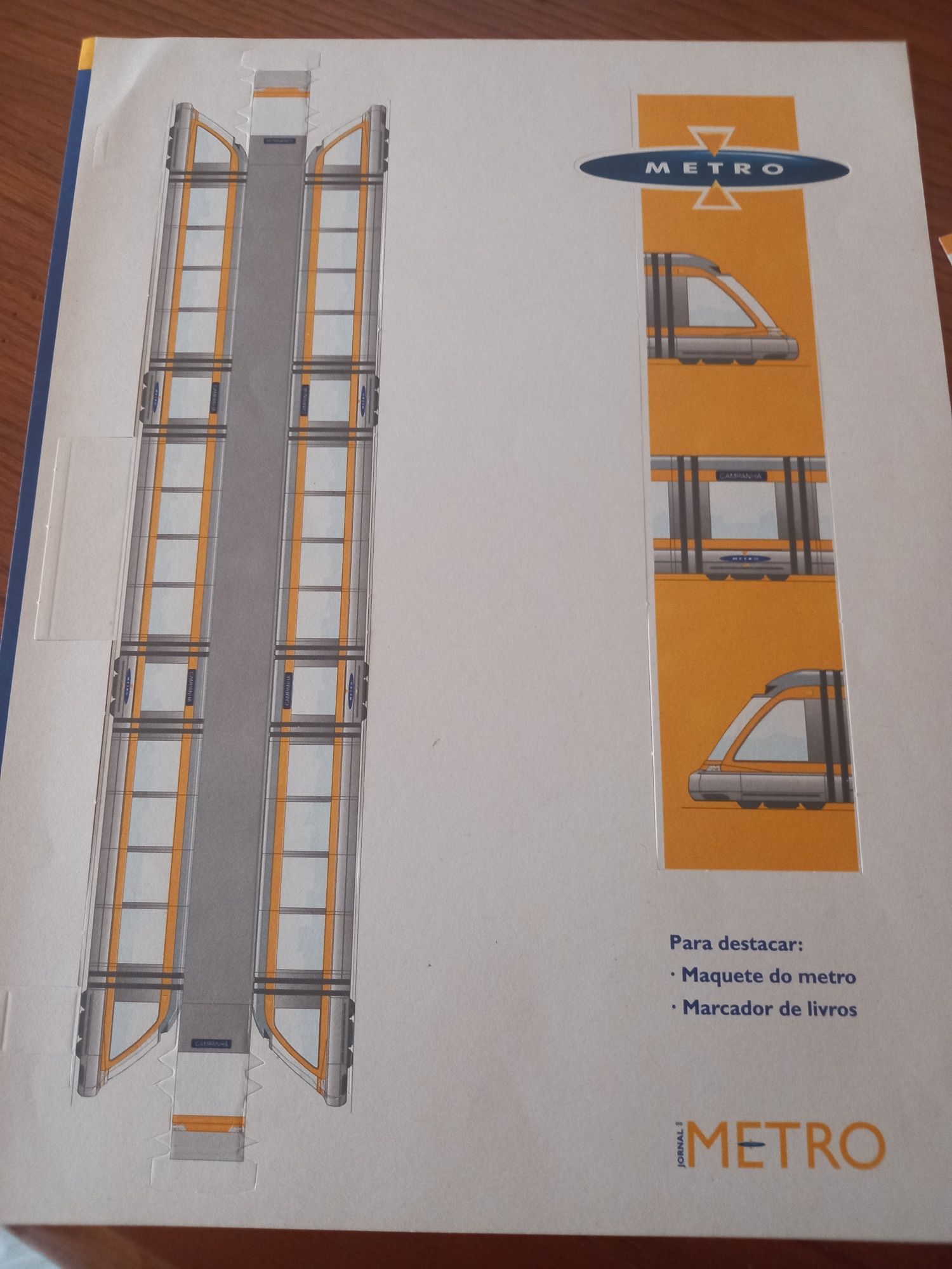 a maquete Metro do Porto 2000 para destacar e montar