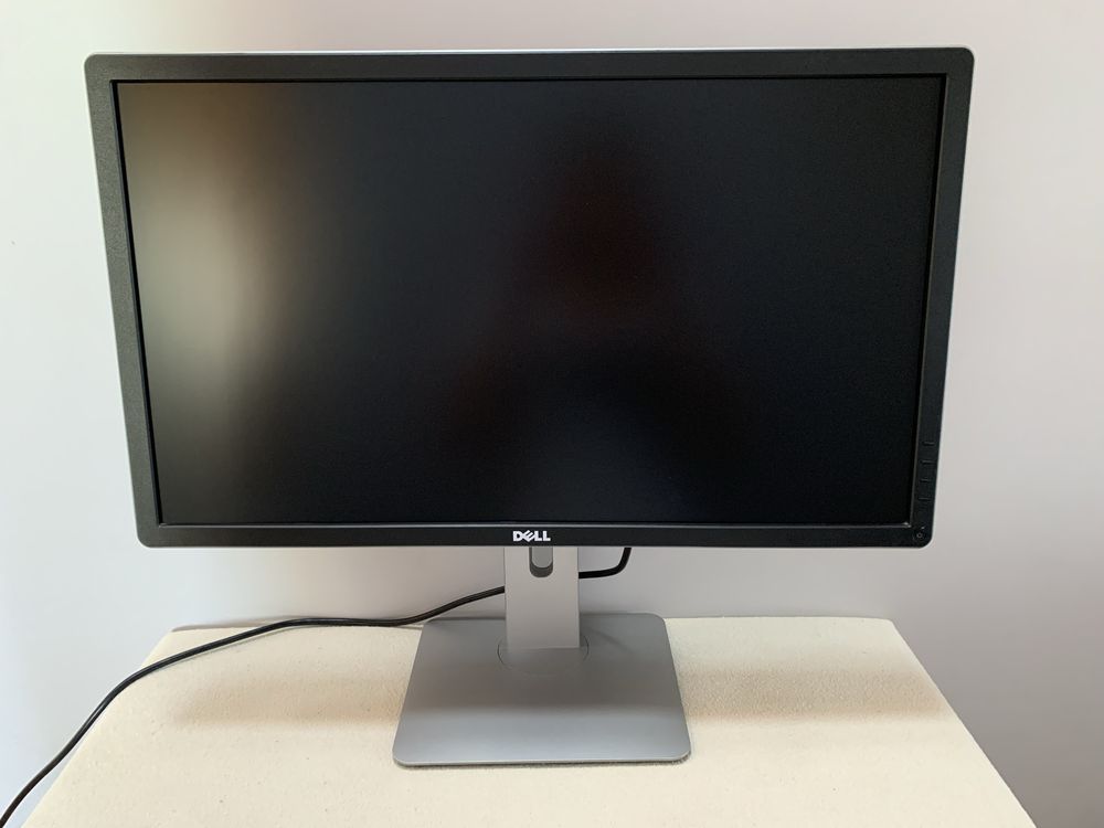 Monitor Dell P2714H i stacja dokująca