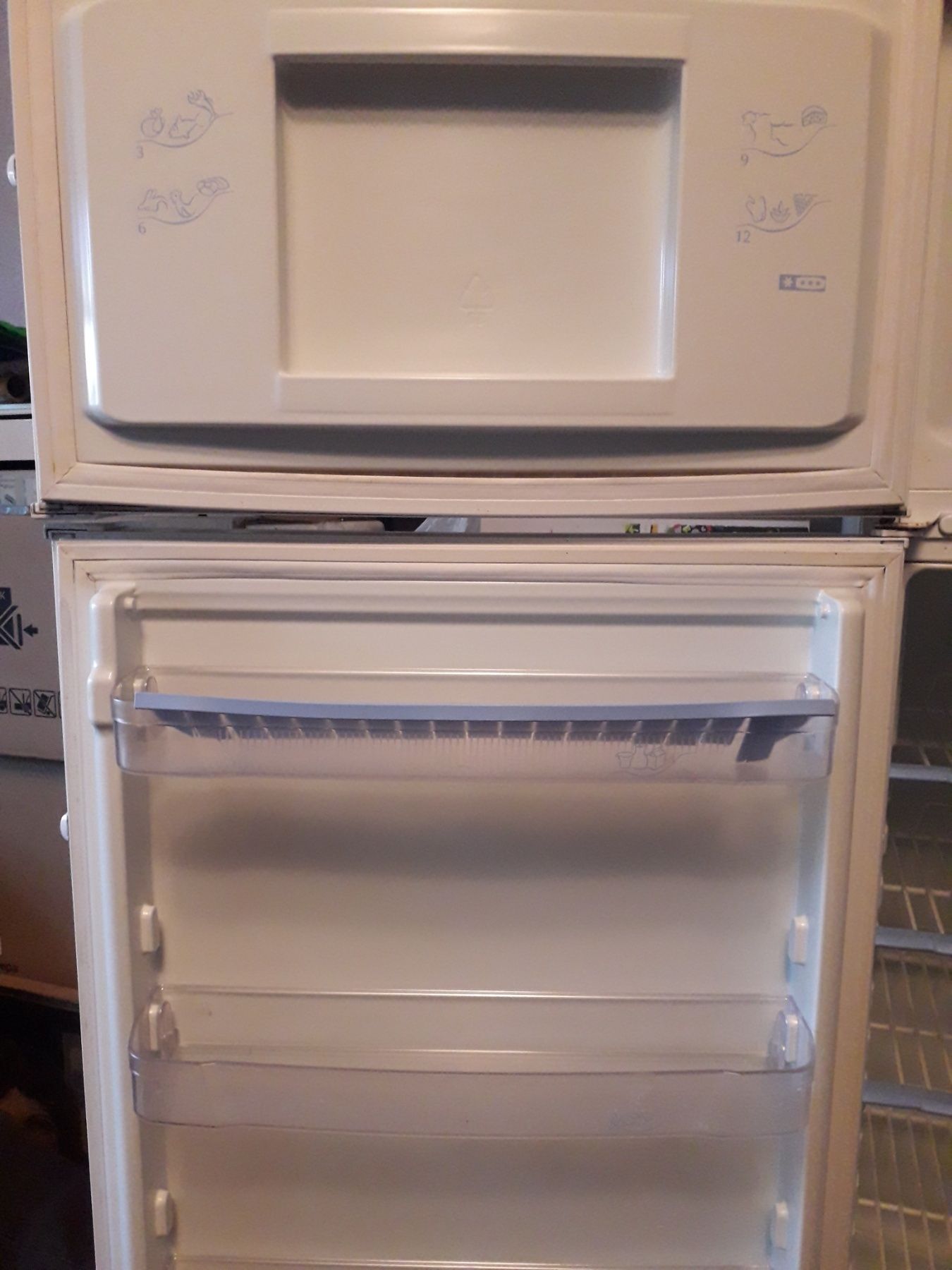 Холодильник Indesit RA32G.015