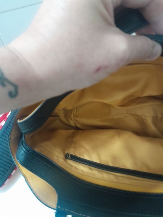 Mochila de mão  amarelo