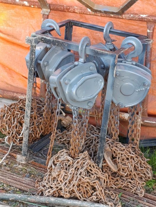 4 Cadernais de correntes de 1000kg cada