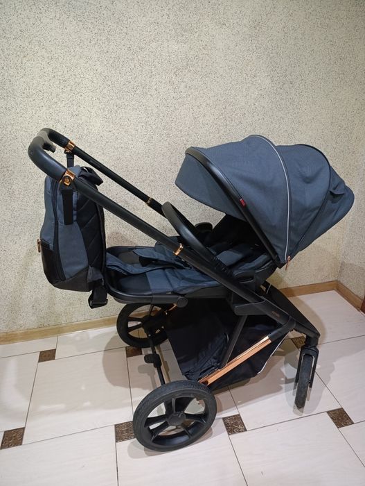 Універсальна всесезонна коляска Carrello Sigma  2 в 1: люлька і візочо