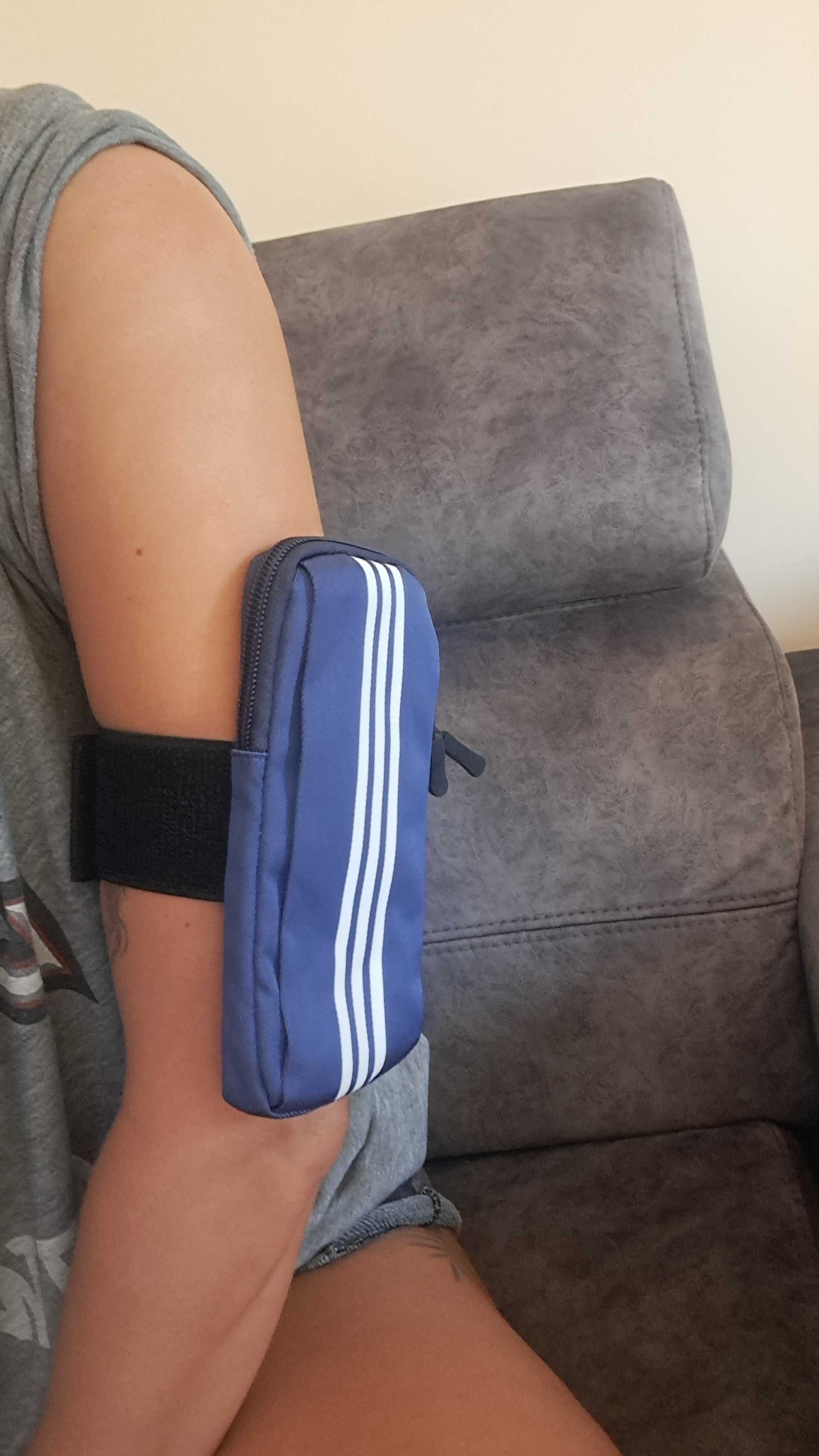 Etui sportowe Adidas Sport Armband granatowy na telefon ramię bieganie