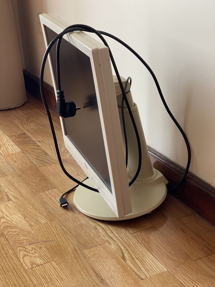 Monitor Fujitsu Siemens com HDMI